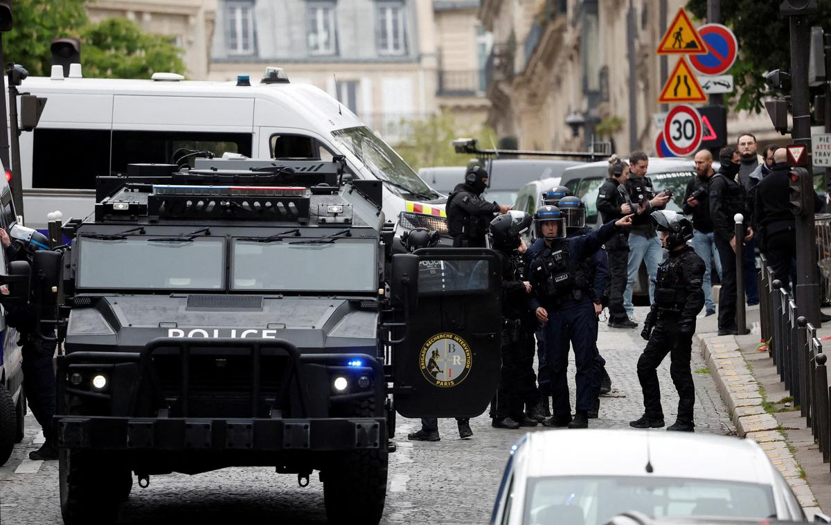 policija, Pariz, francoska policija | Policija je moškega, ki je grozil z razstrelitvijo na iranskem veleposlaništvu v Parizu, že aretirala. | Foto Reuters