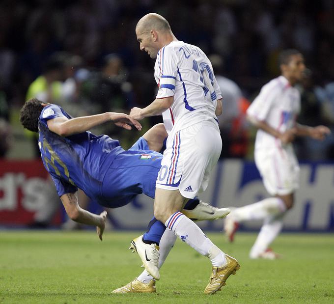 Zinedine Zidane je v podaljšku izgubil živce. | Foto: Reuters