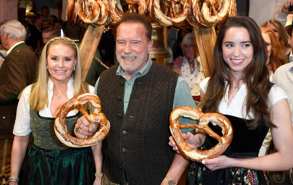 Schwarzenegger | Arnold Schwarzenegger v Kitzbühelu s Heather Milligan (levo) in hčerko Christino (desno) | Foto Profimedia