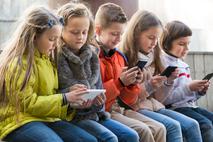 otroci mobitel internet