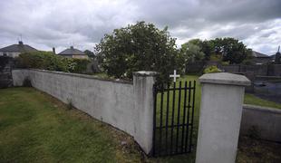 V nekdanji irski katoliški sirotišnici odkrili množično grobnico otrok