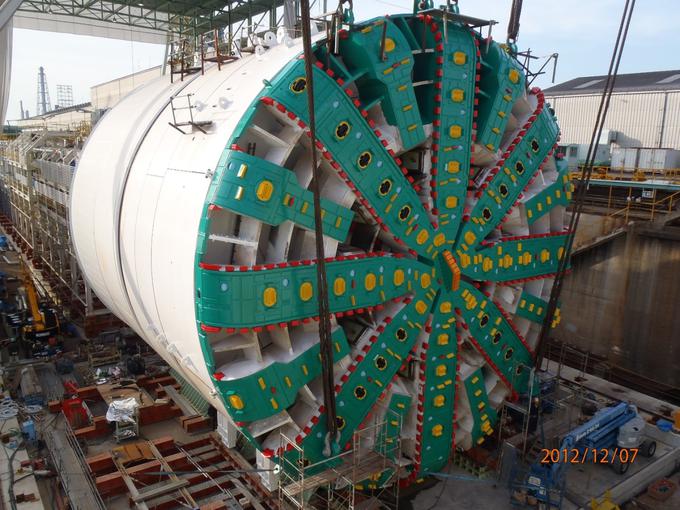 Velika Bertha, daleč največji vrtalni stroj na svetu, je v dolžino merila 99 metrov in imela premer vrtalnega svedra 17,4 metra. | Foto: WSDOT