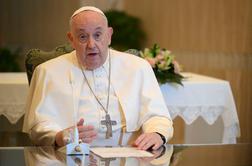 Papež zaradi težav s pljuči vidno izčrpan