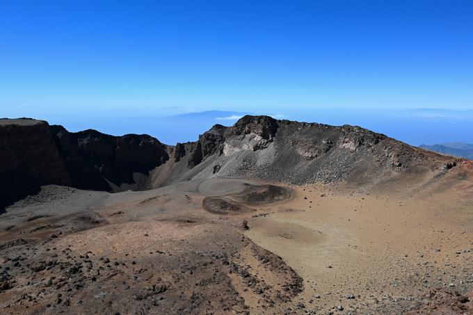 Krater vulkana Pico Viejo z nadmorske višine 3135 metrov. | Foto: Matej Podgoršek