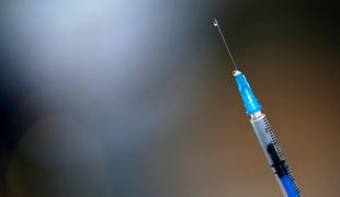 Smrt 18-letnice po cepljenju: so zdravniki storili napako?