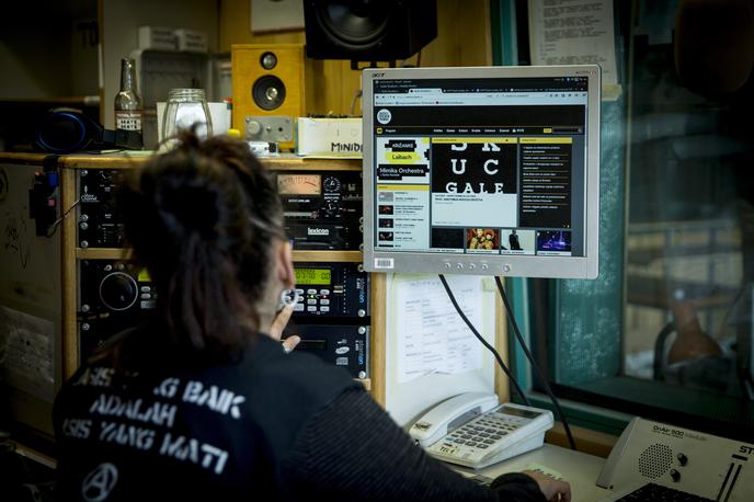 Radio Student | Številne slovenske radijske postaje si prizadevajo, da bi s svojim signalom pokrile kar največ prebivalcev Slovenije. | Foto Ana Kovač