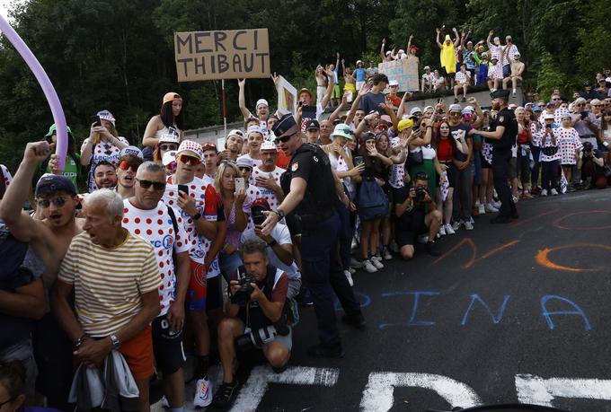 Norišnica zaradi Thibauta Pinota, ki kolesari zadnji Tour de France v karieri. | Foto: Reuters