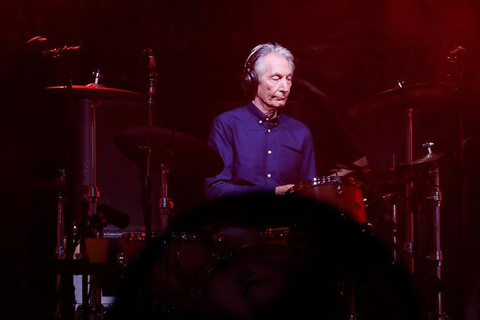 Charlie Watts je letos dopolnil 80 let, pri legendarni skupini The Rolling Stones pa igra že od leta 1963. | Foto: Reuters