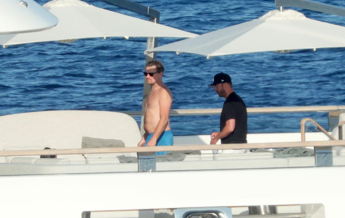 Leonardo DiCaprio | Leonarda DiCapria so fotografi ujeli na oddihu na jahti ob obali italijanske Sardinije. | Foto Profimedia