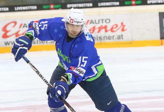 Blaž Gregorc se lahko uvrsti med najboljši dve moštvi najkakovostnejše hokejske lige na Češkem. | Foto: Sportida