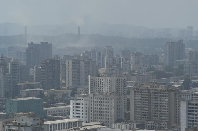 V Pjongjangu živi več kot tri milijone prebivalcev. | Foto: Reuters