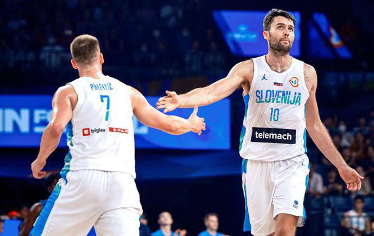 slovenska košarkarska reprezentanca Slovenija : Zelenortski otoki SP 2023 Mike Tobey Klemen Prepelič | Slovenci so prišli še do tretje zmage. | Foto FIBA