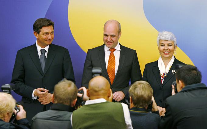Slovenski predsednik vlade Borut Pahor in njegova hrvaška kolegica Jadranka Kosor sta arbitražni sporazum ob navzočnosti švedskega predsedstva EU podpisala leta 2009. | Foto: Reuters