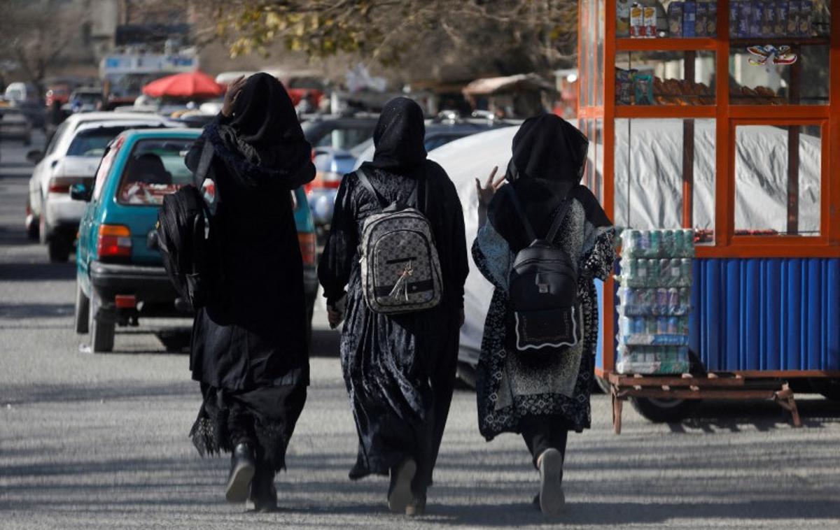 Afganistan, ženske | O vrsti primerov zastrupitve učenk so v preteklih mesecih poročali tudi v Iranu, kjer je bilo po uradnih podatkih prizadetih že več kot 5.000 učenk v okoli 230 šolah. | Foto Reuters