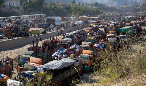 Pravi eksodus: Pakistan v 24 urah zapustilo okoli 30 tisoč afganistanskih beguncev
