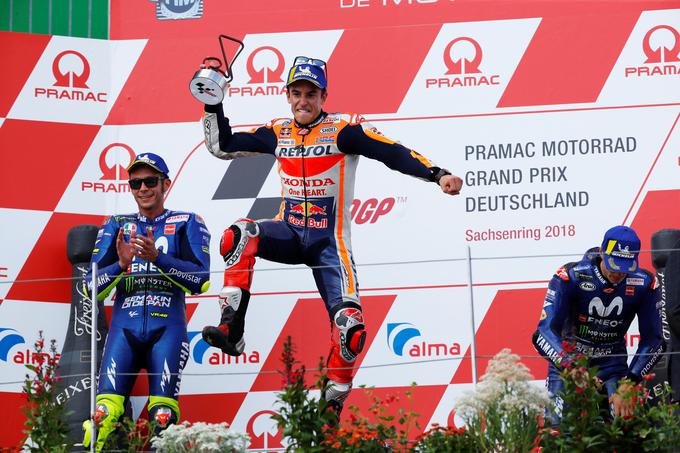 Z novo zmago, peto v letošnji sezoni, se je Španec še bolj utrdil na vrhu skupnega seštevka. Zdaj ima 165 točk, Rossi na drugem mestu pa 119. | Foto: Reuters