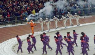 Slovenec v oranžni trenirki, ki je v Sarajevo prinesel olimpijsko baklo #foto