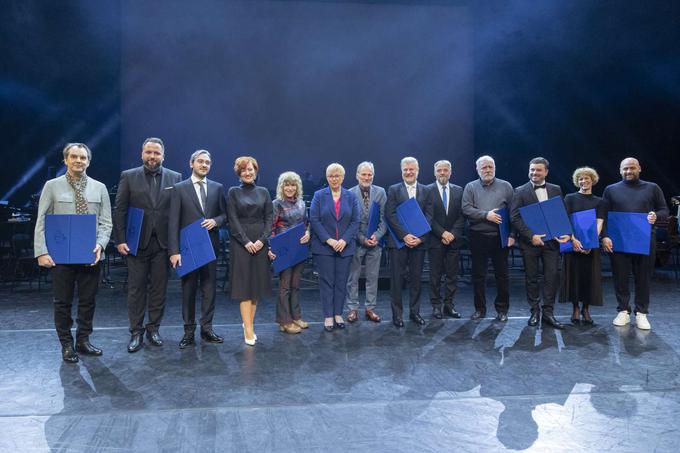 Letošnji Prešernovi nagrajenci in predsednica republike Nataša Pirc Musar | Foto: STA/Katja Kodba