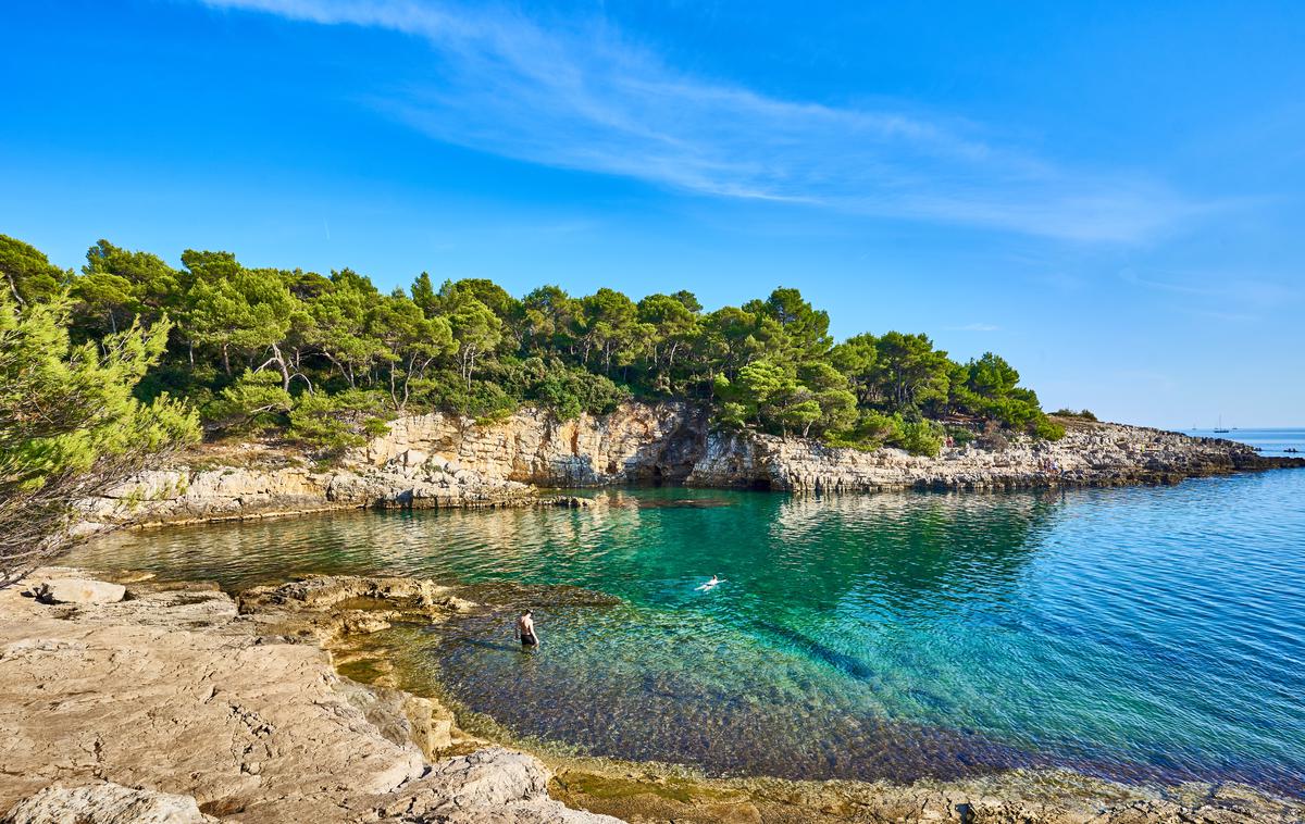 Istra, plaža | Od nedelje do torka bo na Hrvaškem znova stabilno in nadpovprečno toplo.  | Foto Shutterstock