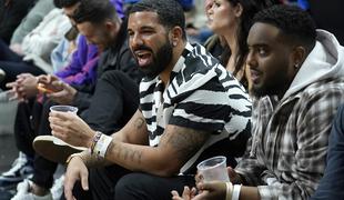 Drake pokazal svojo impresivno zbirko, ki jo je zbral na turneji #foto