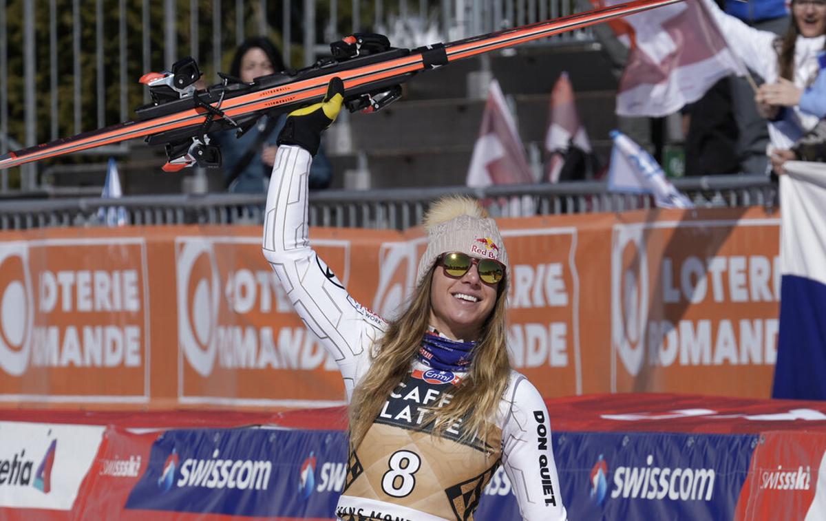 Ester Ledecka | Ester Ledecka je v Švici proslavljala veliko zmago v smuku. To so njene druge stopničke v tej sezoni. Pred tem je bila 22. januarja na smuku v Cortini d'Ampezzo tretja. | Foto Guliverimage