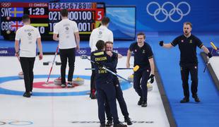 Švedi do premiernega olimpijskega naslova v curlingu