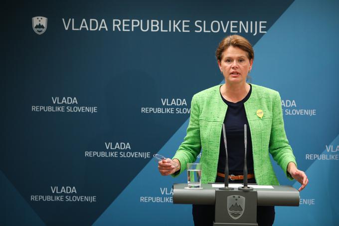 Stranke SDS, ki novelo zakona o volitvah v državni zbor že od začetka zavrača, k sodelovanju ne bomo povabili, je sporočila Alenka Bratušek. | Foto: STA ,