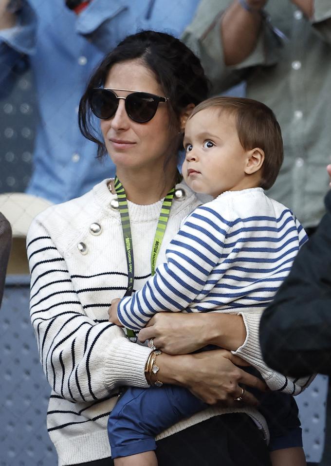 Žena Rafaela Nadala in njegov sin ga včasih spremljata tudi na tekmah. | Foto: Reuters