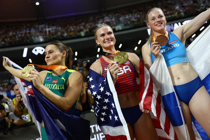 Svetovni prvakinj Nina Kennedy in Katie Moon ter bronasta Wilma Murto. | Foto: Reuters