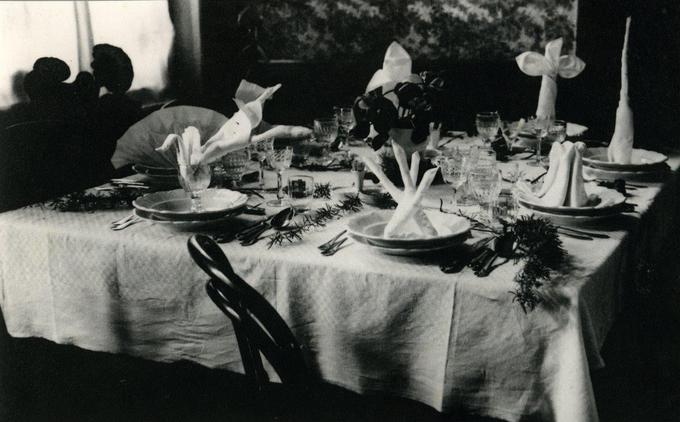 Pogrinjek s servirnega tečaja v Hotelu Triglav v Sevnici leta 1938 | Foto: Zbirka Oskarja Zorana Zeliča
