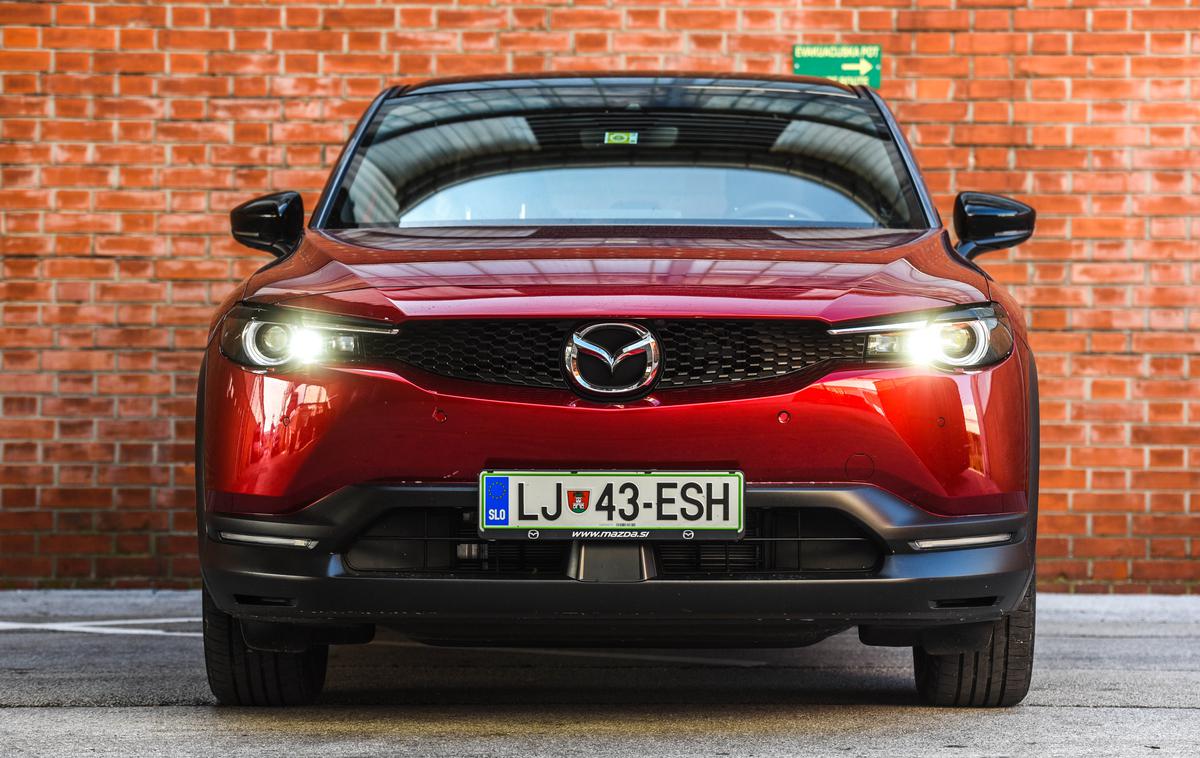 Mazda MX-30 | Električna mazda MX-30 bo dobila dodaten manjši bencinski motor za proizvodnjo električne energije. | Foto Gašper Pirman