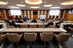 Komisija DS za državno ureditev podprla predlog veta na novelo zakona o tujcih