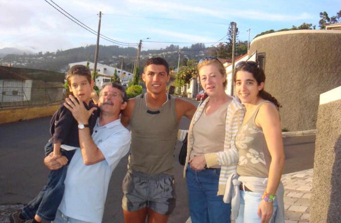 Fotografija je nastala pred 16 leti, ko je Cristiano Ronaldo obiskal družino bodoče žene Tonija Usnika. | Foto: osebni arhiv