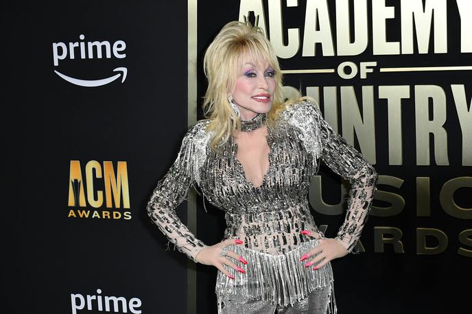 Dolly Parton | Navdih za celoten album je country pevka dobila, ko je bila sprejetja v Dvorano slavnih rock'n'rolla novembra lani. | Foto Guliverimage