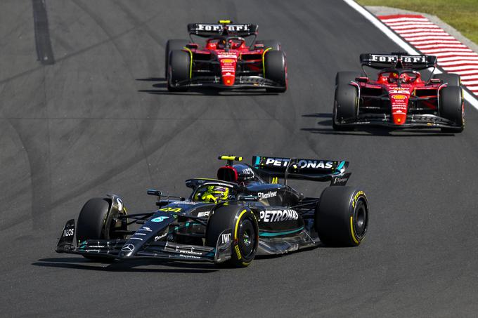Lewis Hamilton je na Hungaroringu brez težav za sabo pustil oba ferrarija. | Foto: Guliverimage