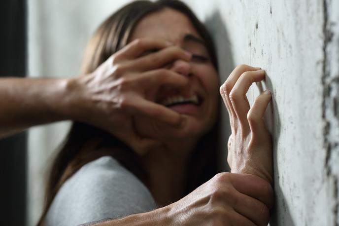 Nasilje nad ženskami. Posilstvo. Spolno nadlegovanje | Incident se je zgodil sredi že tako razgretega ozračja okoli dogajanja v francoskem šolstvu (fotografija je simbolična). | Foto Shutterstock