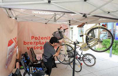 Po Sloveniji potekajo brezplačne popravljalnice koles