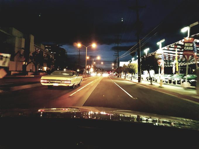 Piko na i so tokratni mehiški avanturi oziroma prvi vožnji audija Q5 na poti proti domu dale nočne avenije Los Angelesa. Ljubezen do avtomobilov je v tem mestu še toliko bolj izrazita.  | Foto: Jure Gregorčič