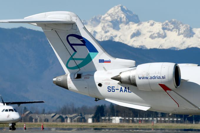 Ali bi nova letalska družba lahko postala tudi novi slovenski nacionalni letalski prevoznik, za zdaj ostaja neznanka. Država je od stečaja Adrie Airways sicer brez nacionalnega prevoznika. | Foto: STA ,