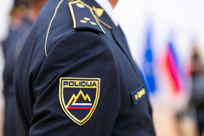 Policija | "V prostorih za pridržanje se je lahko kršitelj v miru naspal, posledice svojega početja pa bo čutil, ko se bo streznil, saj mu je bil izdan plačilni nalog za navedene kršitve,"  so dejali na PU Maribor.  | Foto STA