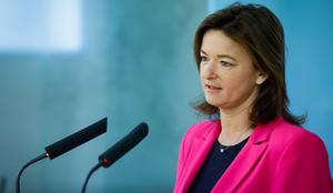 Tanja Fajon imenovala novo glavno diplomatsko nadzornico in odposlanko za podnebno diplomacijo