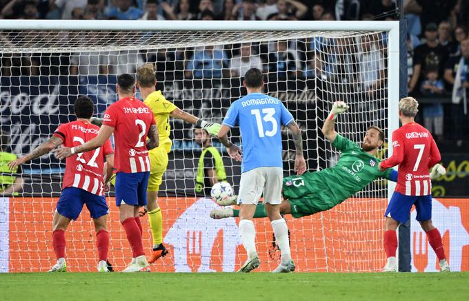 Tako si je Lazio v izdihljajih srečanja zagotovil točko, Provedel pa postal šele drugi vratar v zgodovini lige prvakov, ki je zadel v polno iz igre. | Foto: Reuters