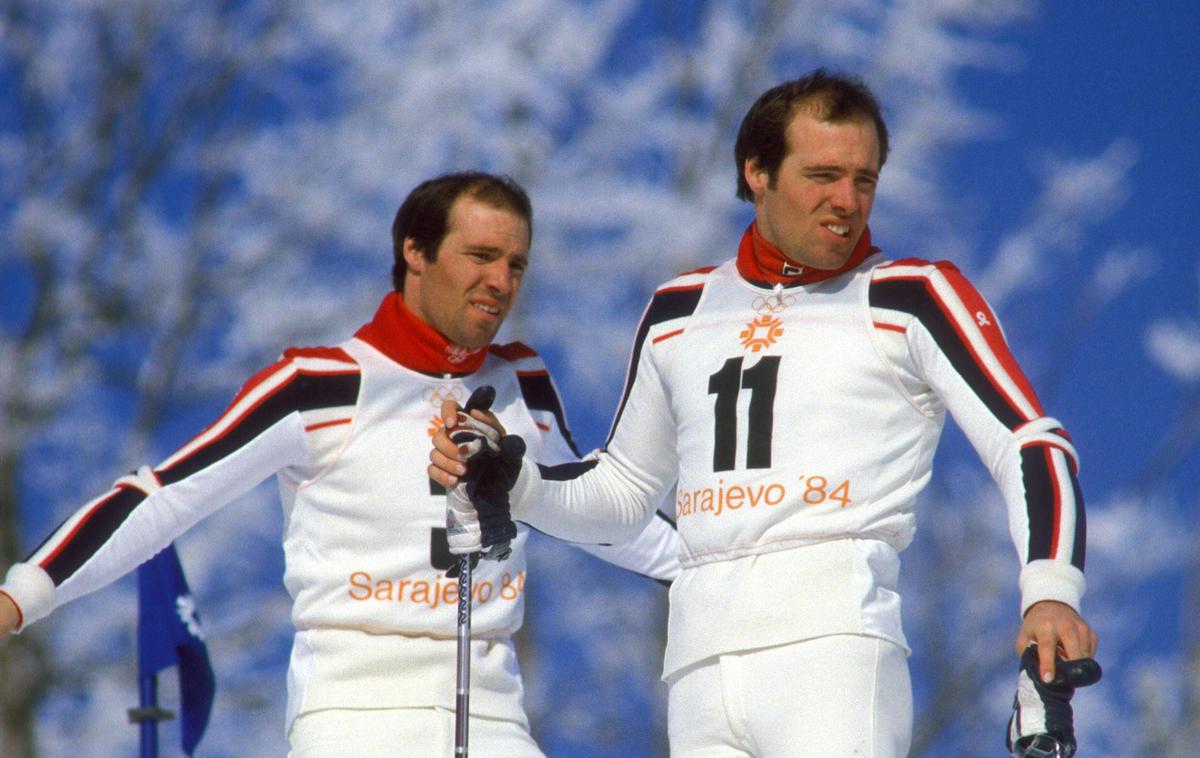 Sarajevo 1984 Steve Phil Mahre | Brata Steve in Phil Mahre (na desni) sta bila unikum v karavani alpskega smučanja. Brata dvojčka, ki sta eden drugega gnala naprej do najvišjih rezultatov. Ob 40. obletnici olimpijskih iger v Sarajevu smo se pogovarjali s starejšim od bratov, 66-letnim Philom Mahrom, ki je v Sarajevu postal olimpijski prvak v slalomu. Družinsko slavje je dopolnil Steve s srebrno medaljo in vesela novica o rojstvu sina v ZDA. | Foto Guliverimage