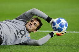 Casillas še noče med upokojence, podaljšal s Portom