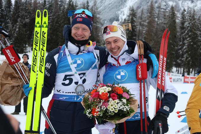 Stopničke so zasedli Norvežani, zmagal je Johannes Thingnes Boe (levo), Sturla Holm Laegreid (desno) je bil tretji. | Foto: Guliverimage