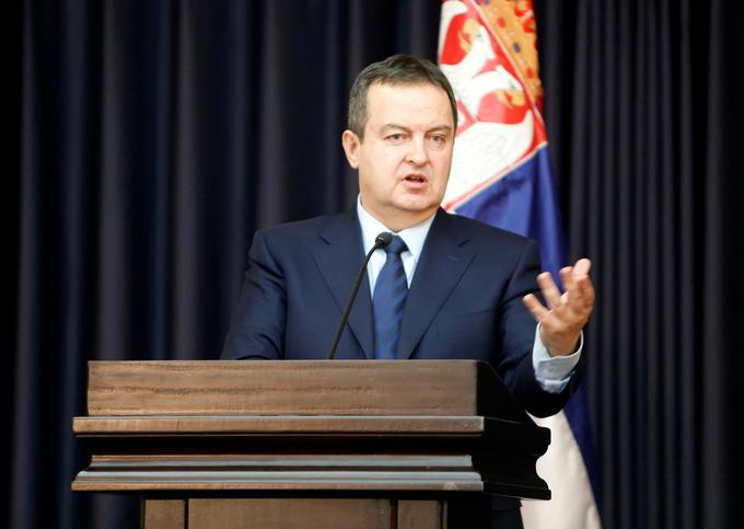 Srbski zunanji minister Ivica Dačić je bil na blejskem strateškem forumu oster do EU, ki je balkanskim državam v zadnjem času zaradi nasprotovanja nekaterih članic, predvsem Francije, priprla vrata v Unijo. "Naj se odločijo, ali bomo šli v EU ali ne," je dejal in se vprašal tudi, kaj jim lahko Unija ponudi. | Foto: Reuters