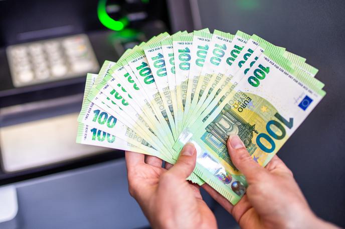 Denar, plača | Povprečni neto dohodek na prebivalca v občini Kranjska Gora je predlani znašal 15.171 evra in je bil od slovenskega povprečja višji za 23 odstotkov. | Foto Shutterstock
