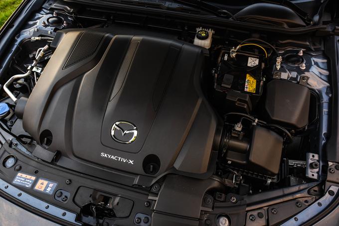 Mazda je kot prva razvila in pričela s serijskim bencinskim motorjem, kjer vžig mešanice opravi kompresija. | Foto: Gašper Pirman