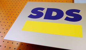 SDS zahteva sklic izredne seje DZ