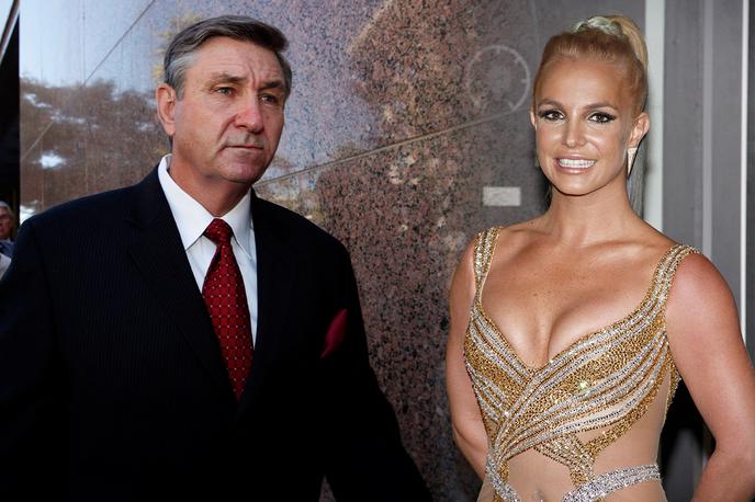 Britney Spears in njen oče Jamie | Jamie Spears je imel skrbništvo nad hčerko Britney in njenim premoženjem vse od leta 2008, prošnjo za razveljavitev pa je vložil septembra 2021. | Foto Guliverimage